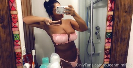 Photo nue de fuite OnlyFans de Queenmimifree