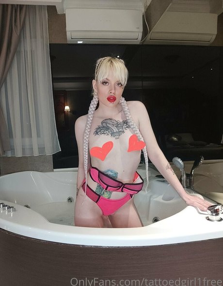 Photo nue de fuite OnlyFans de Tattoedgirl1free