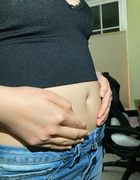 Asianbellygirl