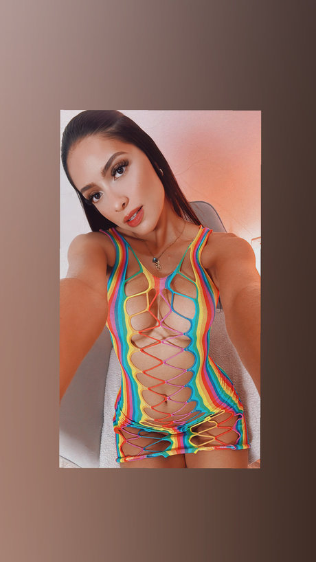 Ellie Santos 