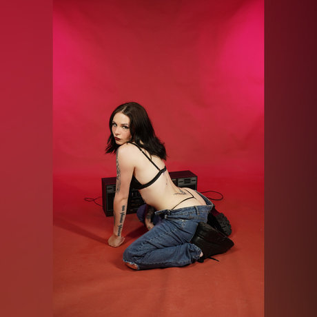 Photo nue de fuite OnlyFans de Desolation  