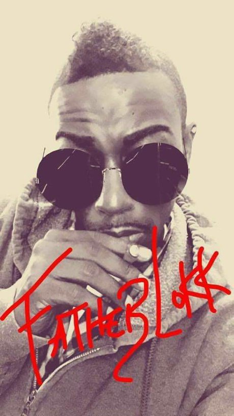 Photo nue de fuite OnlyFans de Father Lokk
