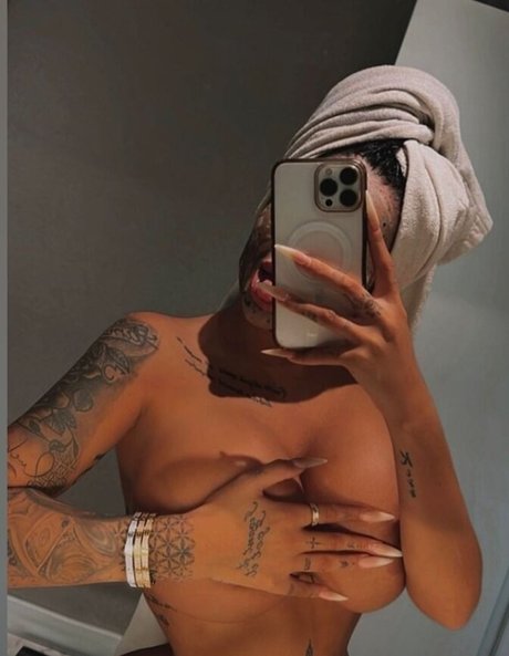 Photo nue de fuite OnlyFans de Enise Sude