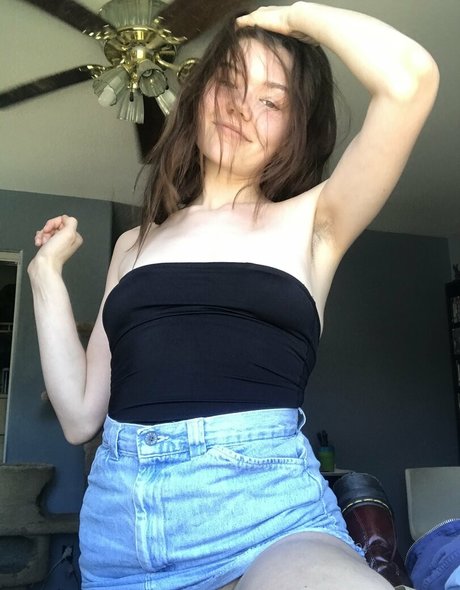 Photo nue de fuite OnlyFans de Pissqu33n
