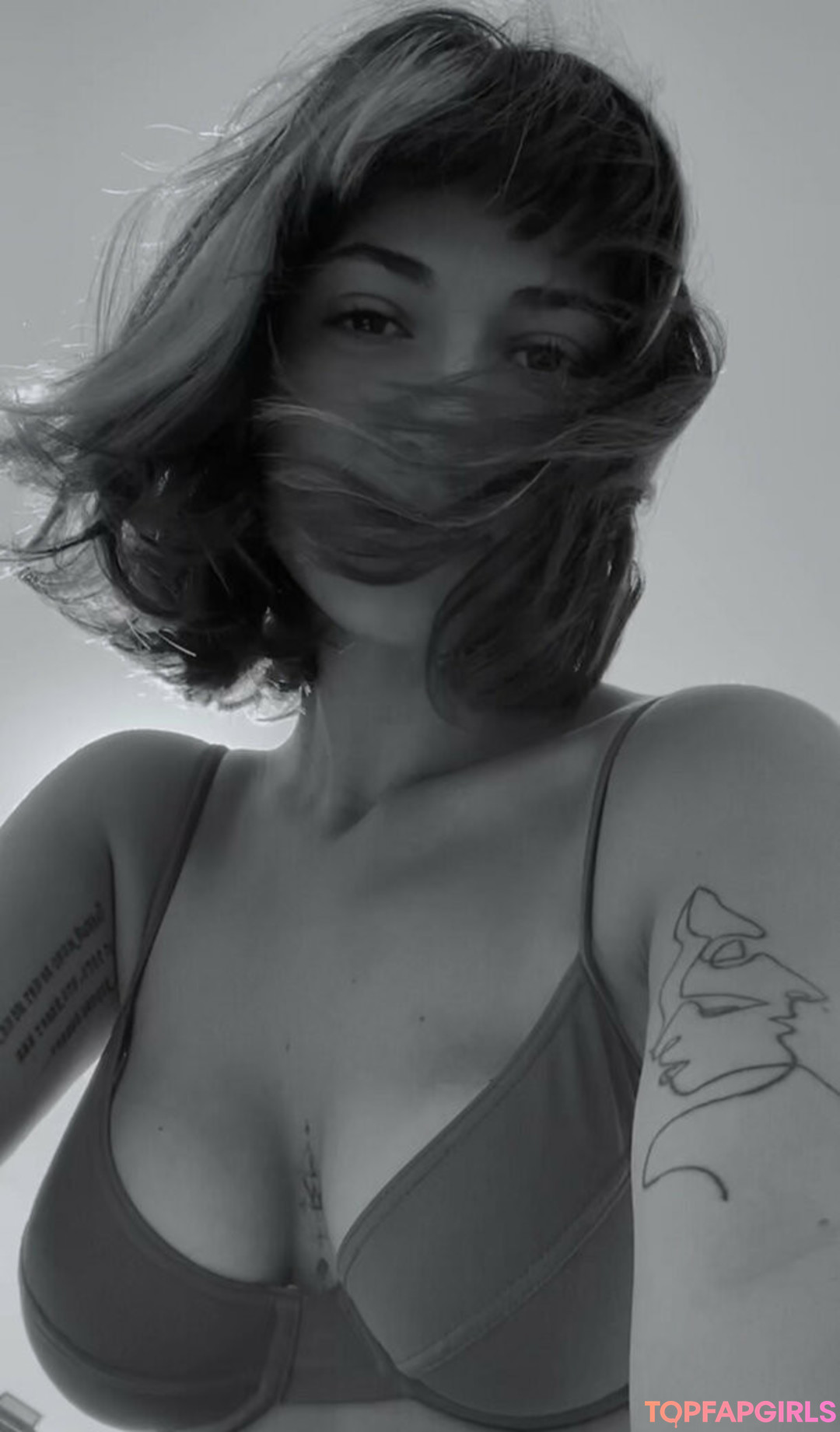 Photo nue de fuite OnlyFans de Agentgirl20 #12 Photo nue de fuite OnlyFans de Agentgirl20 #12