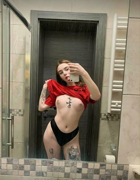 Sarah_hot_tatto