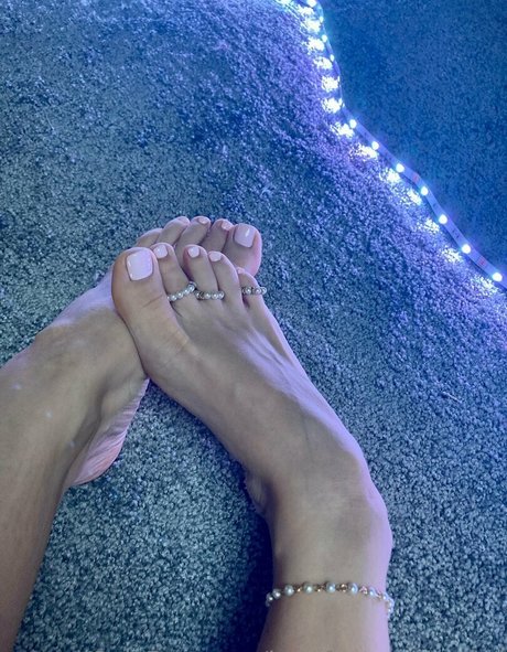 Barefootgoddessbri
