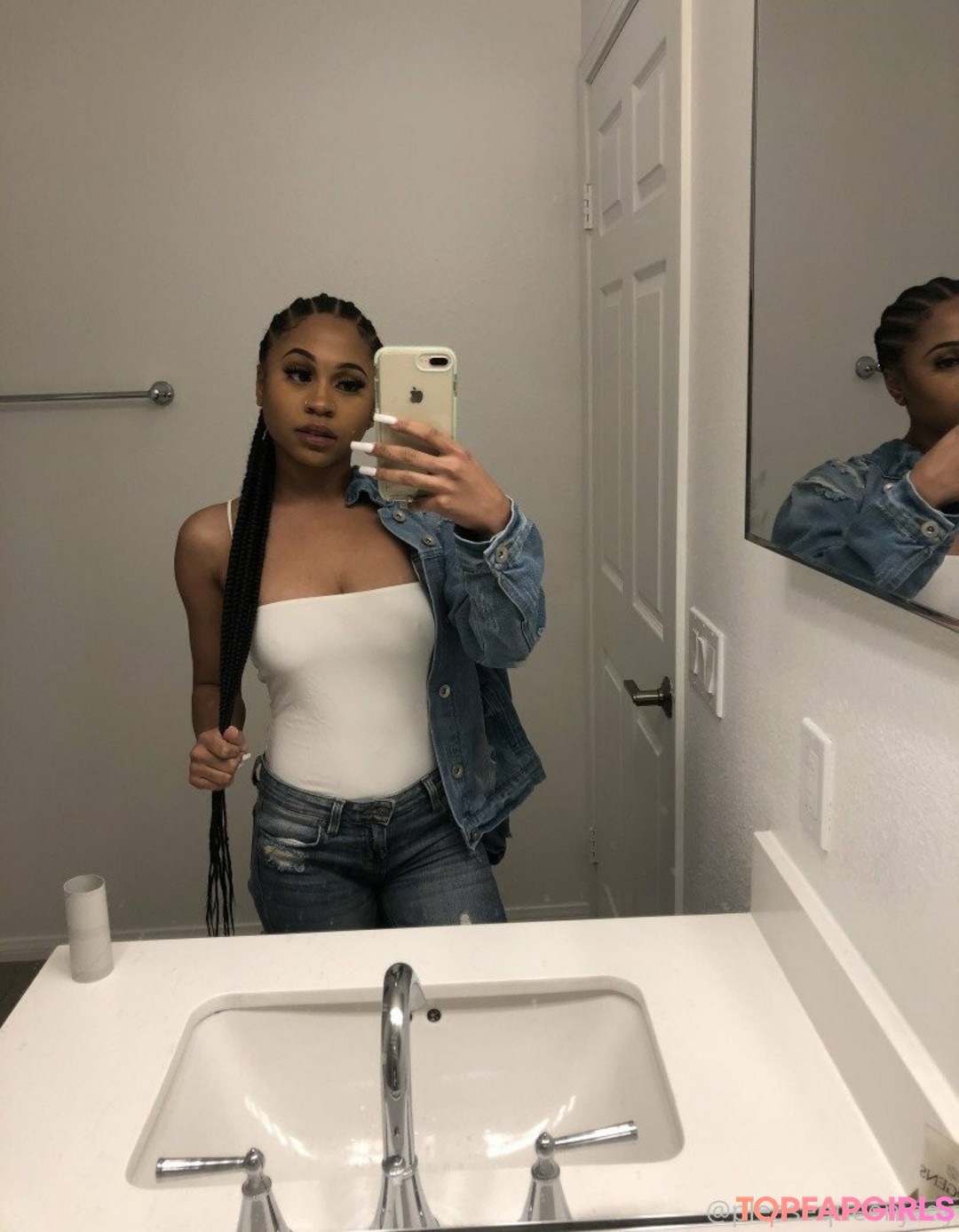 Photo nue de fuite OnlyFans de Officiallyariaa #13 Photo nue de fuite OnlyFans de Officiallyariaa #13