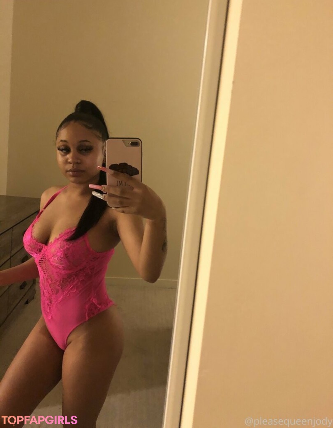 Photo nue de fuite OnlyFans de Officiallyariaa #145 Photo nue de fuite OnlyFans de Officiallyariaa #145