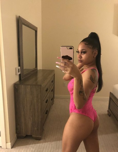 Photo nue de fuite OnlyFans de Officiallyariaa