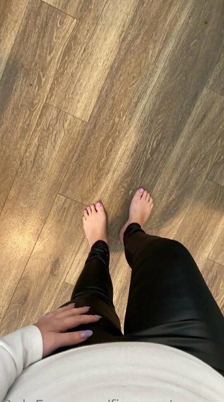 Photo nue de fuite OnlyFans de Fingerstoessolesfree