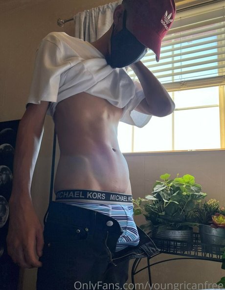 Photo nue de fuite OnlyFans de Youngricanfree