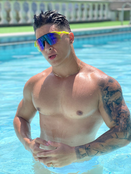 Photo nue de fuite OnlyFans de Alan Thompson