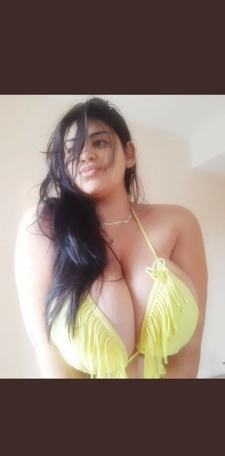 Photo nue de fuite OnlyFans de Jennifer Busty Latina
