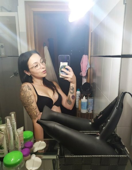 Photo nue de fuite OnlyFans de Alucarynmoon