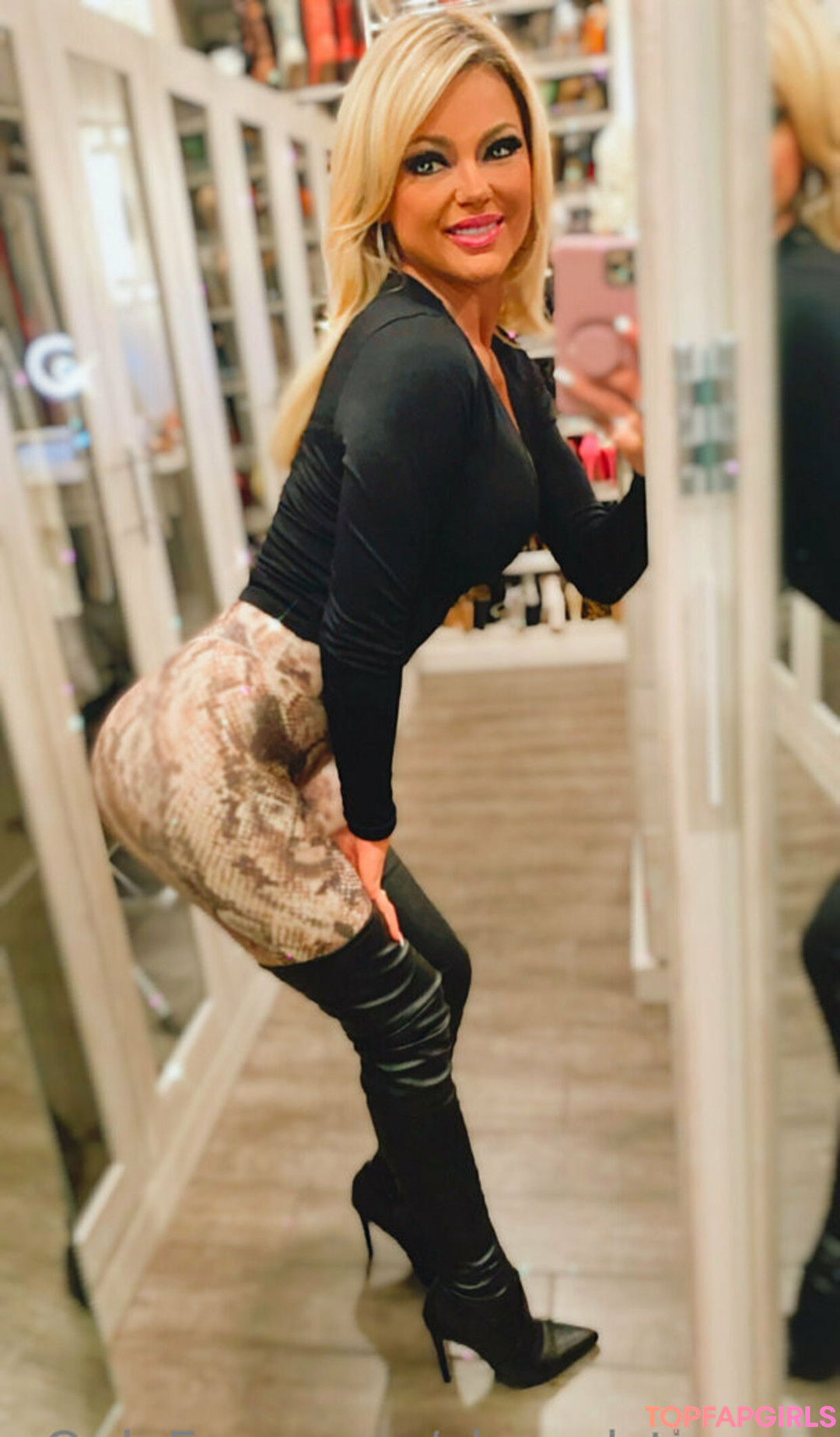 Photo nue de fuite OnlyFans de Chanelstjames #156 Photo nue de fuite OnlyFans de Chanelstjames #156