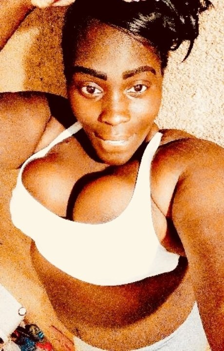 Photo nue de fuite OnlyFans de Queen Britt
