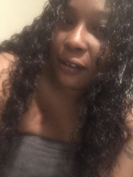 Photo nue de fuite OnlyFans de Super Rain