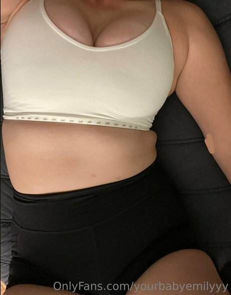 Photo nue de fuite OnlyFans de Yourbabyemilyyy