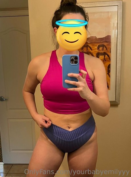 Photo nue de fuite OnlyFans de Yourbabyemilyyy