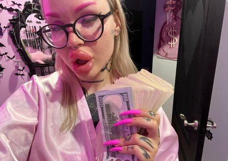 Nasty_bimbo