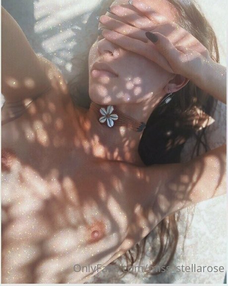 Photo nue de fuite OnlyFans de Stella Rose