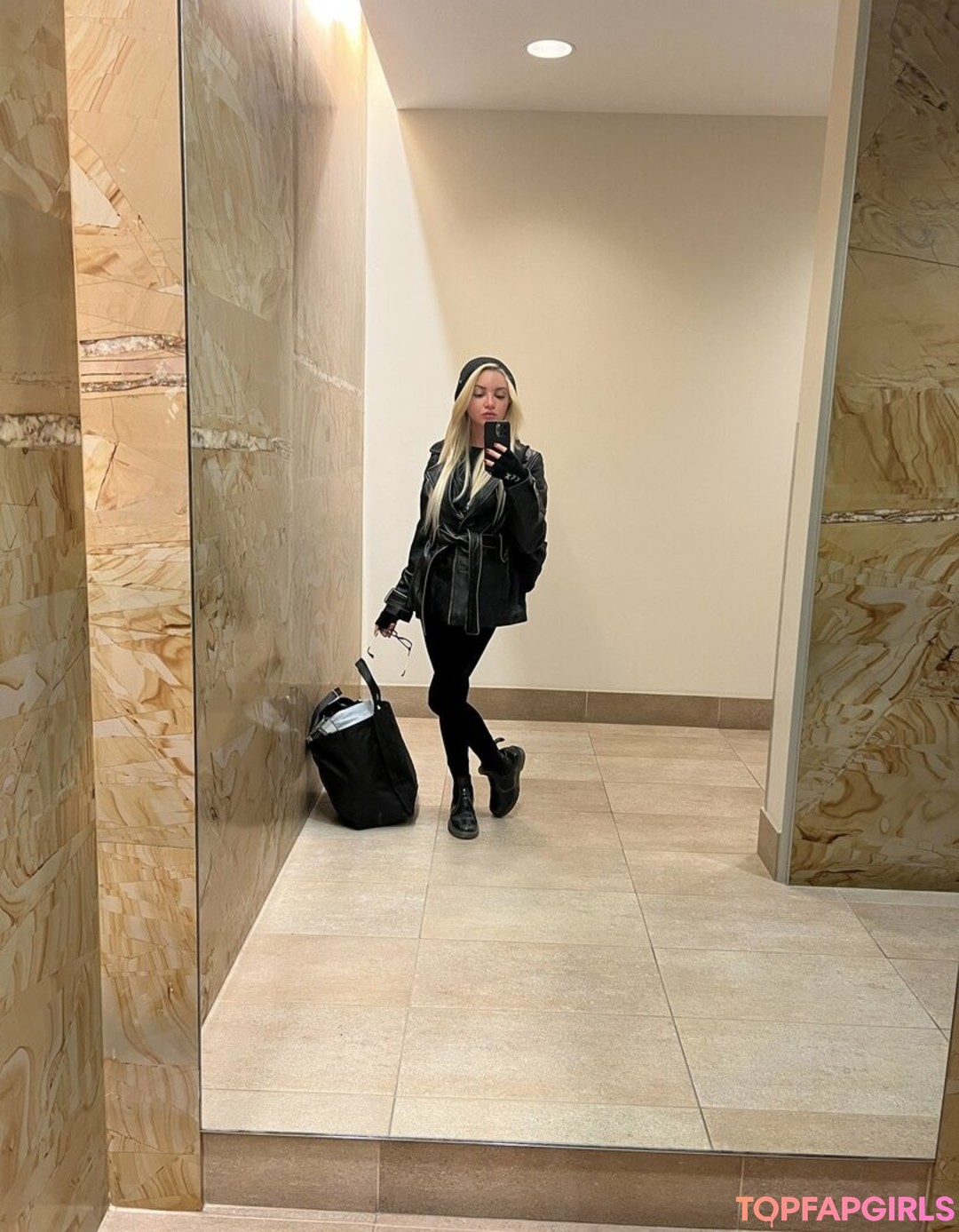 Photo nue de fuite OnlyFans de Lola Fae #329 Photo nue de fuite OnlyFans de Lola Fae #329