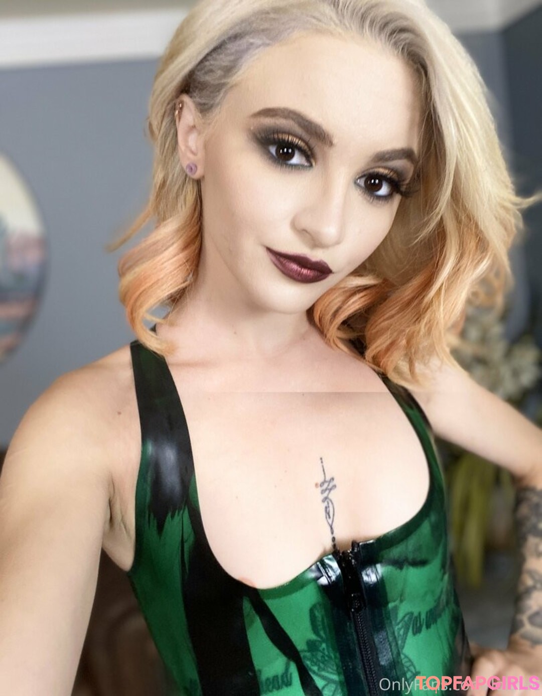 Photo nue de fuite OnlyFans de Lola Fae #845 Photo nue de fuite OnlyFans de Lola Fae #845