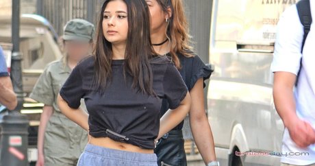Candid Bralessday