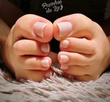 Lizzie_feet
