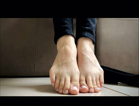Lizzie_feet
