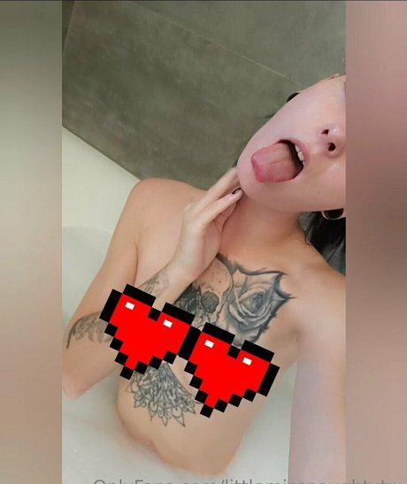 Littlemissnaughtytw