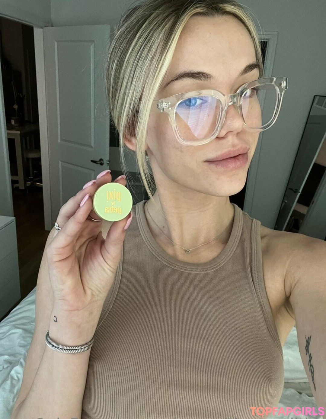 Photo nue de fuite OnlyFans de Makeupwithmeredithh #13 Photo nue de fuite OnlyFans de Makeupwithmeredithh #13