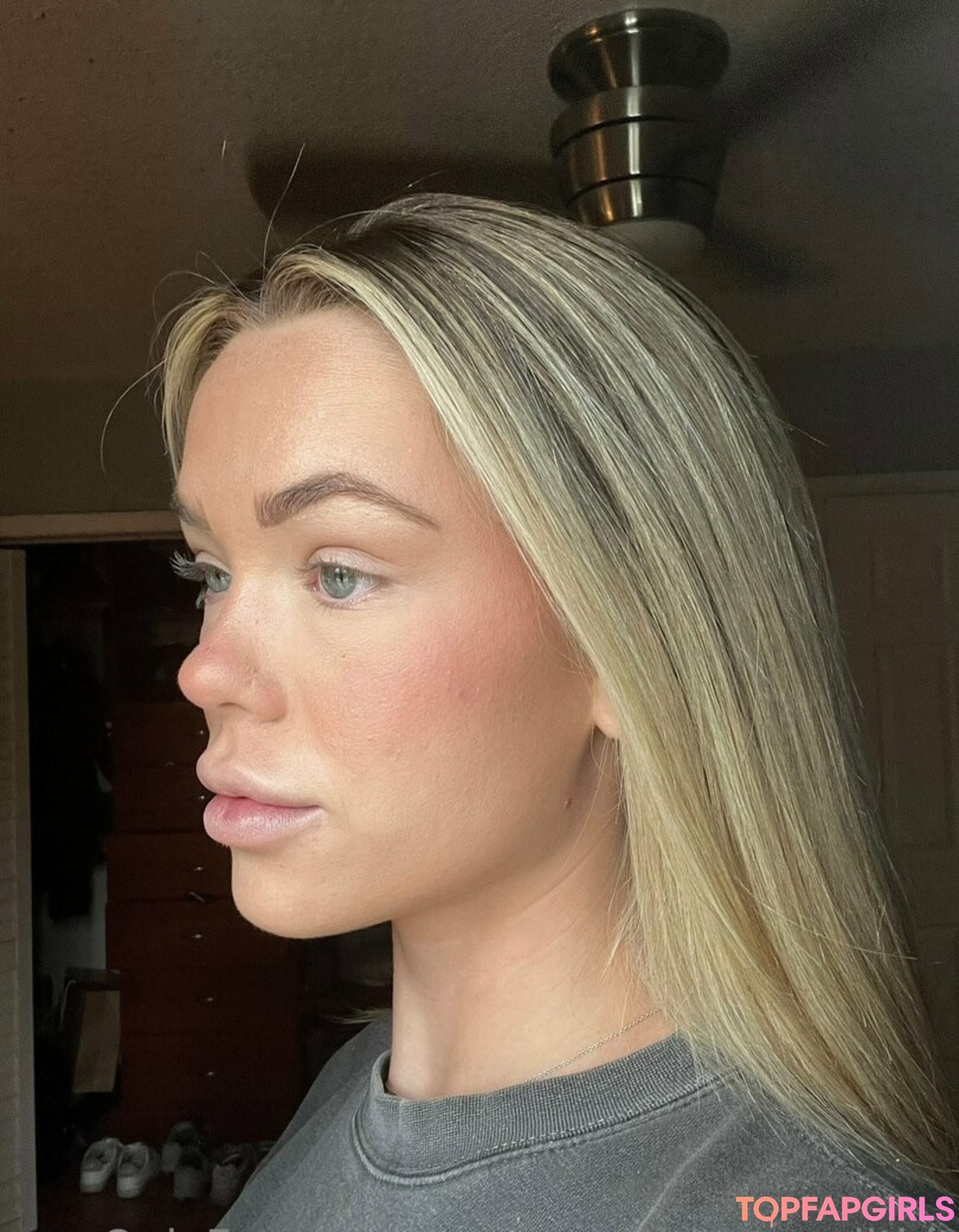 Photo nue de fuite OnlyFans de Makeupwithmeredithh #31 Photo nue de fuite OnlyFans de Makeupwithmeredithh #31