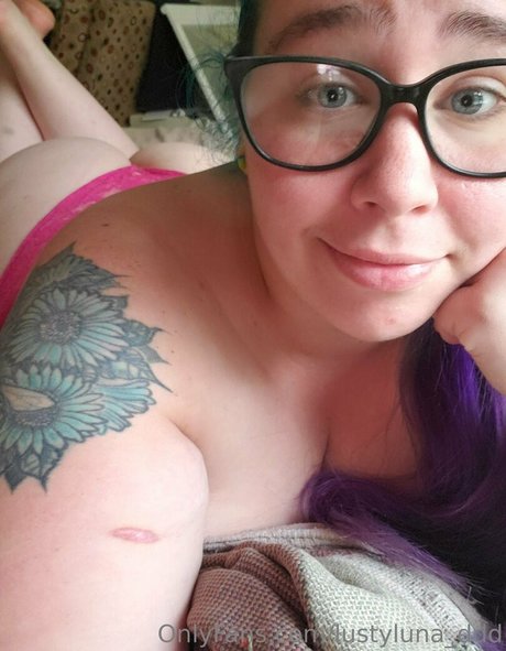Photo nue de fuite OnlyFans de Lustylunaddd