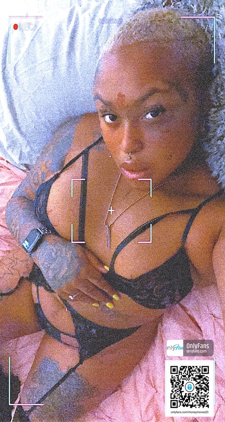 Photo nue de fuite OnlyFans de Moneymoves20