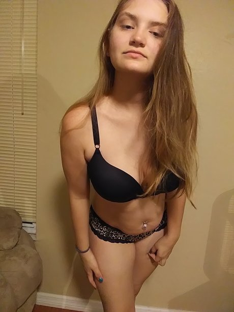 Photo nue de fuite OnlyFans de Lynda Lee