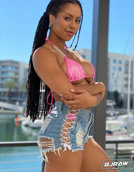 Kira Noir