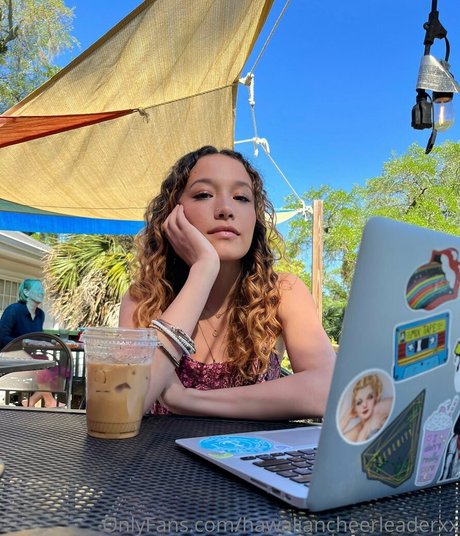 Hawaiian Cheerleader