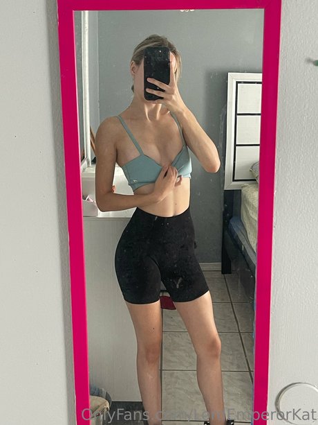 Photo nue de fuite OnlyFans de Kat Online Now