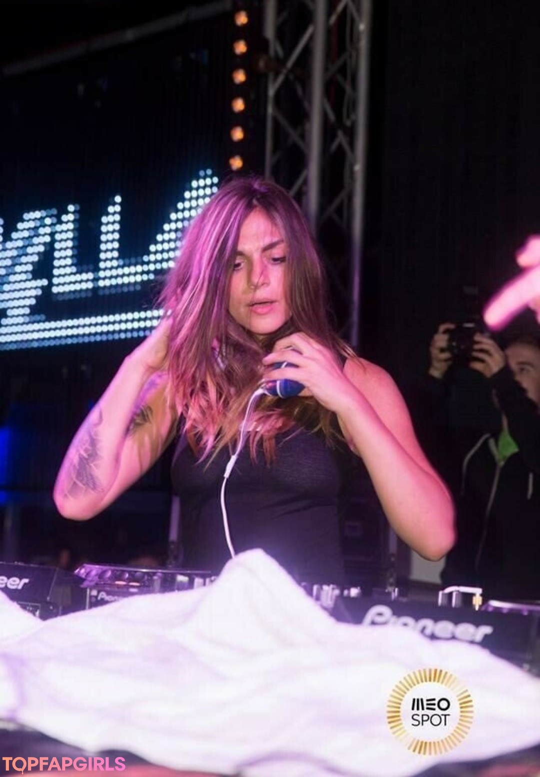 Photo nue de fuite OnlyFans de Krewella #51 Photo nue de fuite OnlyFans de Krewella #51