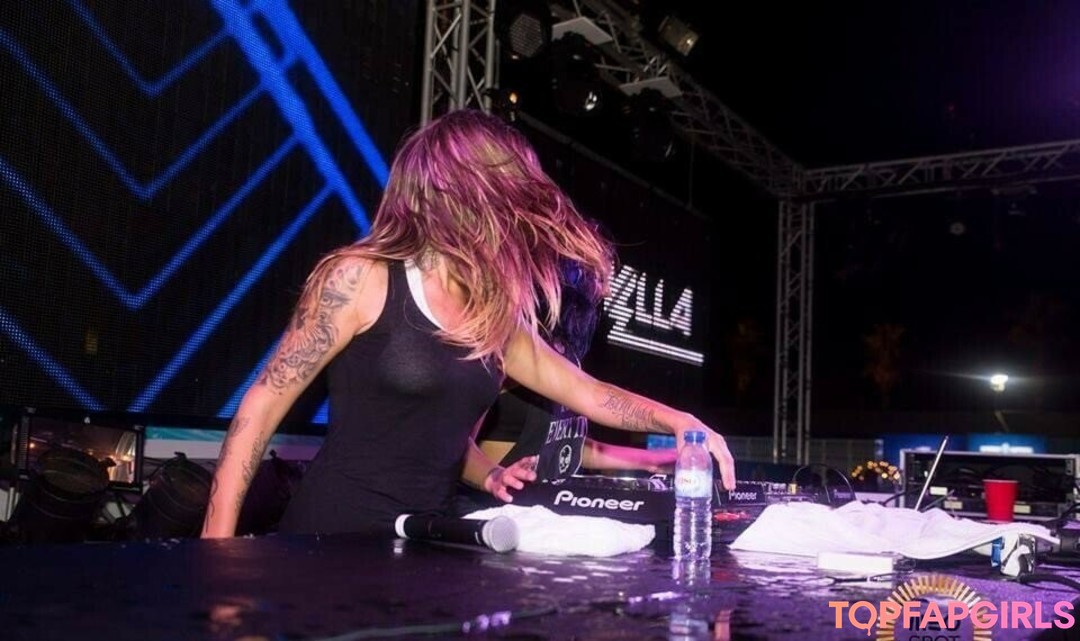 Photo nue de fuite OnlyFans de Krewella #52 Photo nue de fuite OnlyFans de Krewella #52