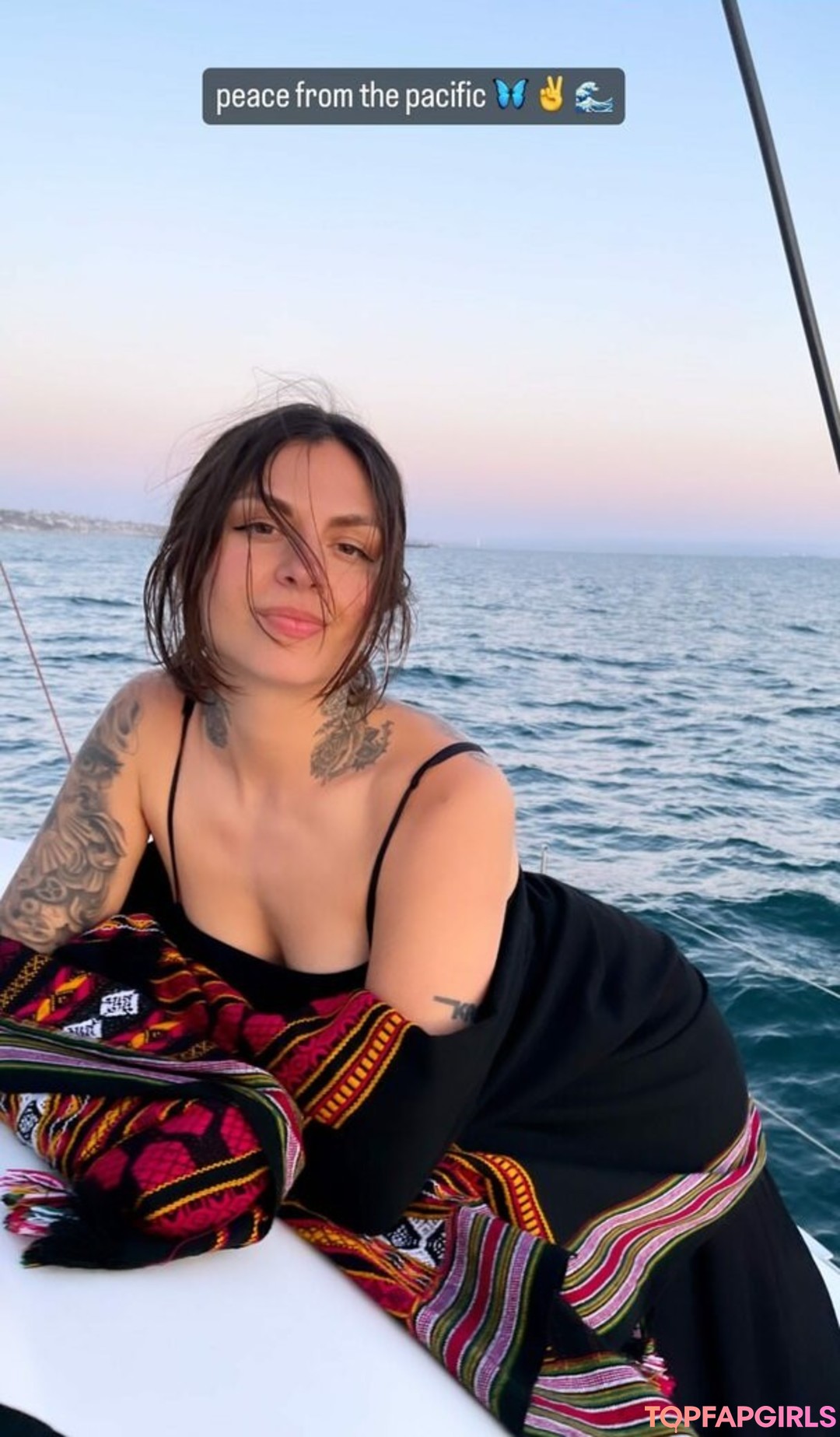 Photo nue de fuite OnlyFans de Krewella #95 Photo nue de fuite OnlyFans de Krewella #95