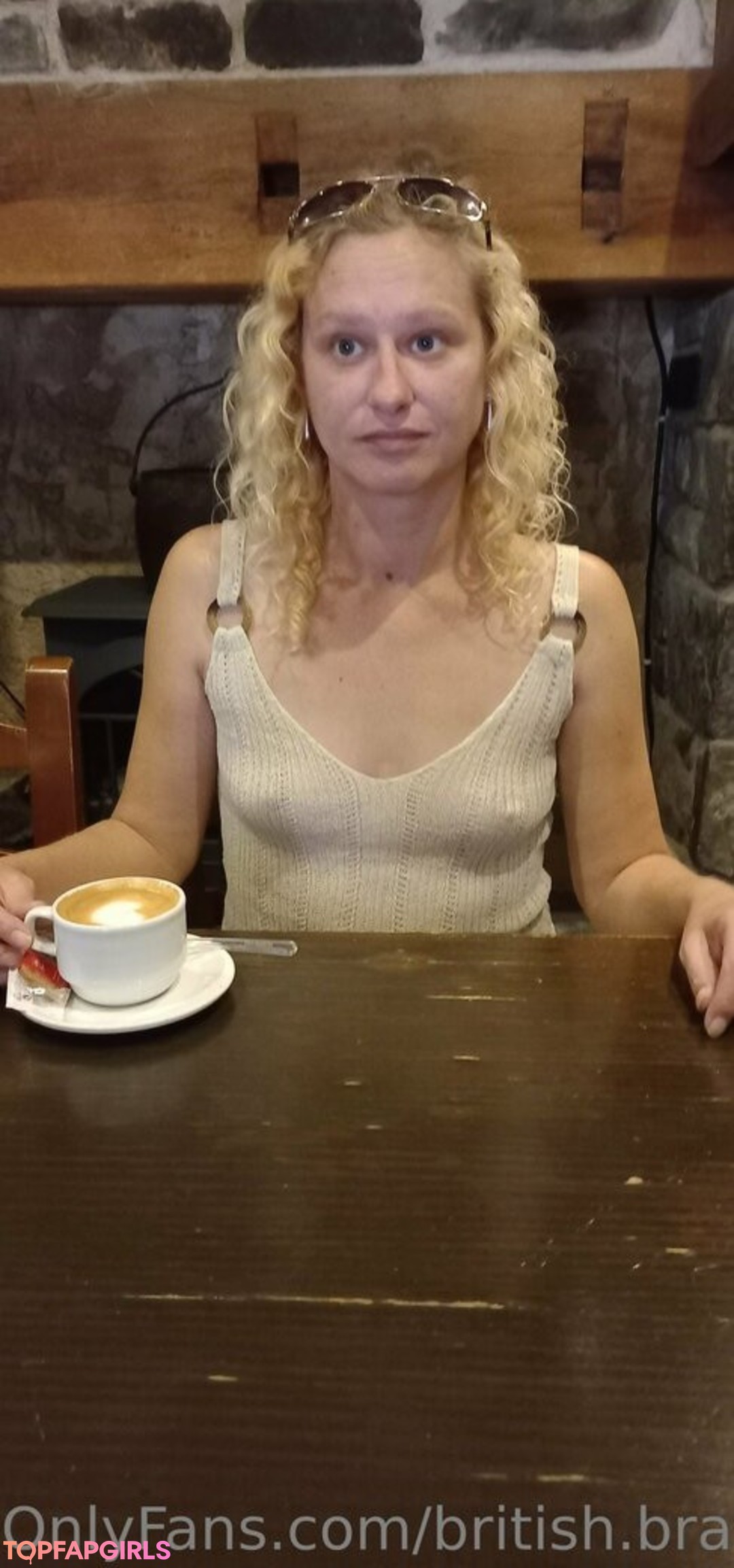 Photo nue de fuite OnlyFans de Britishbralesshotwifex #19 Photo nue de fuite OnlyFans de Britishbralesshotwifex #19