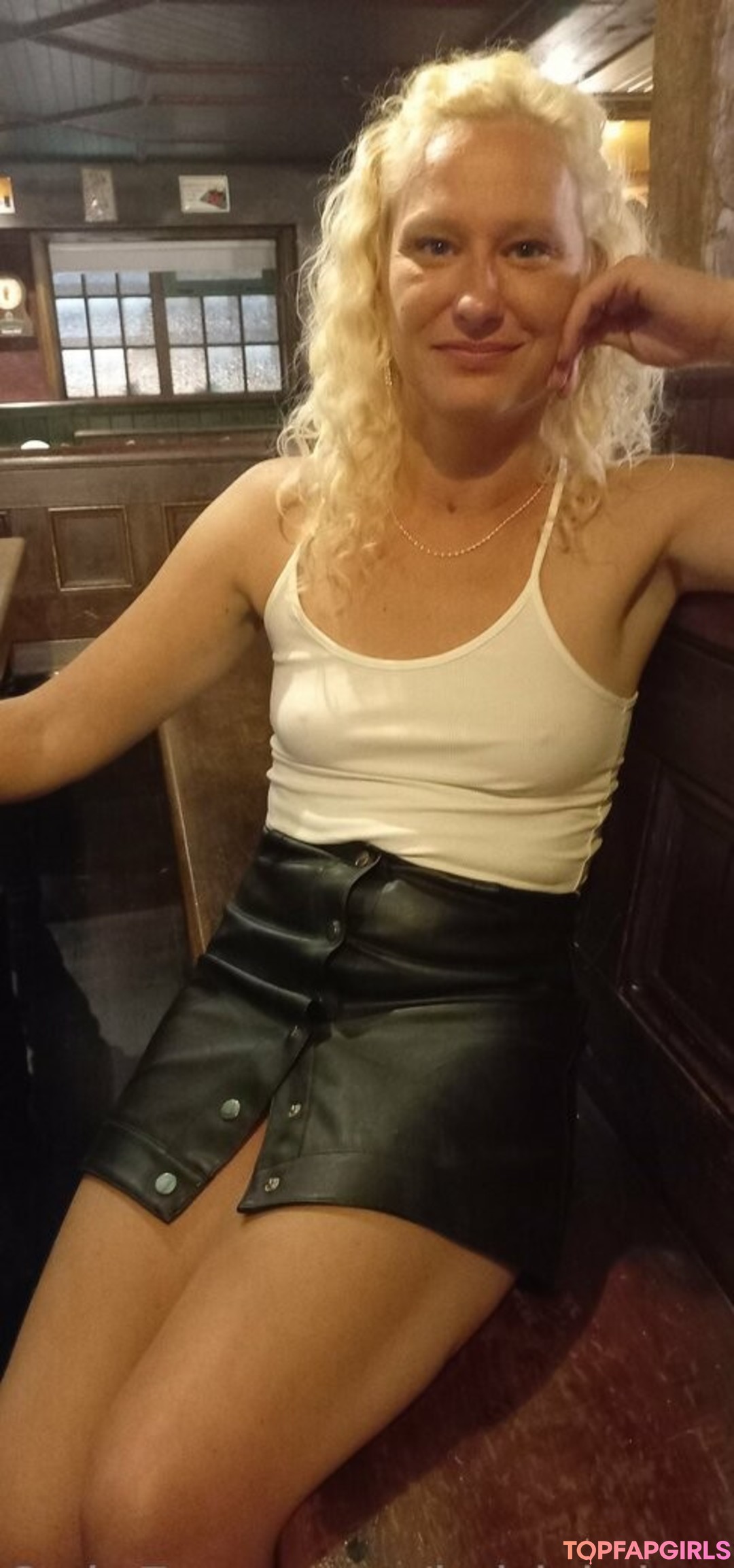 Photo nue de fuite OnlyFans de Britishbralesshotwifex #38 Photo nue de fuite OnlyFans de Britishbralesshotwifex #38