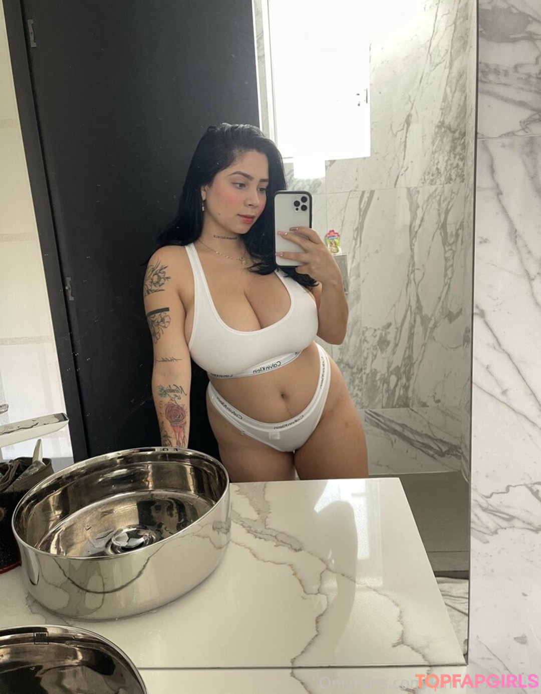 Photo nue de fuite OnlyFans de Kimvelezoficial #45 Photo nue de fuite OnlyFans de Kimvelezoficial #45