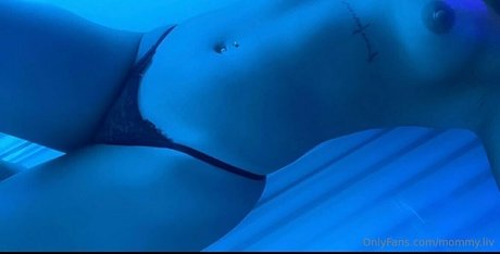 Photo nue de fuite OnlyFans de Mommyliv
