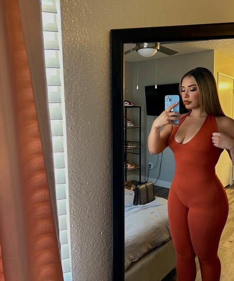 Emelyelenaa