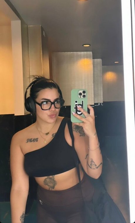 Photo nue de fuite OnlyFans de Selenaxoxoxo Marian