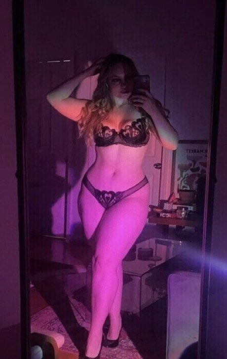 Photo nue de fuite OnlyFans de Brecht Apologist